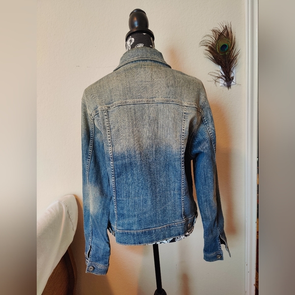 Torrid distressed faded denim jeans jacket π§₯ (Small) & Fits like a Medium - Picture 2 of 16